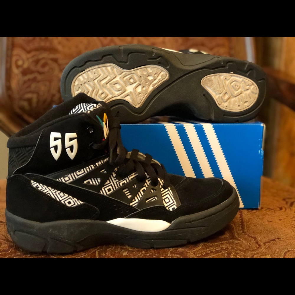 Adidas Mutombo Black / White Size9 With T-Shirt